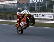 Barry sheene wheelie.jpg